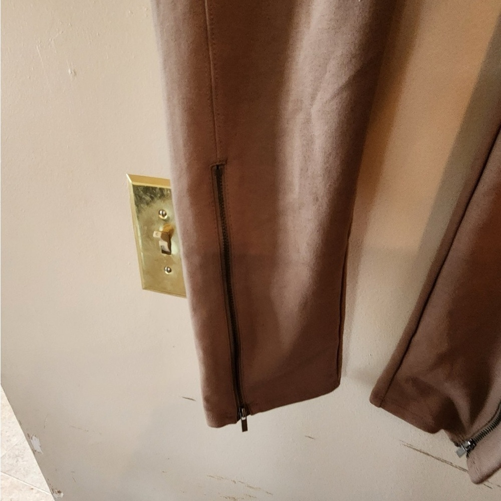 Lane Bryant brown high rise leggings with ankle zippers size 18 - Picture 2 of 4